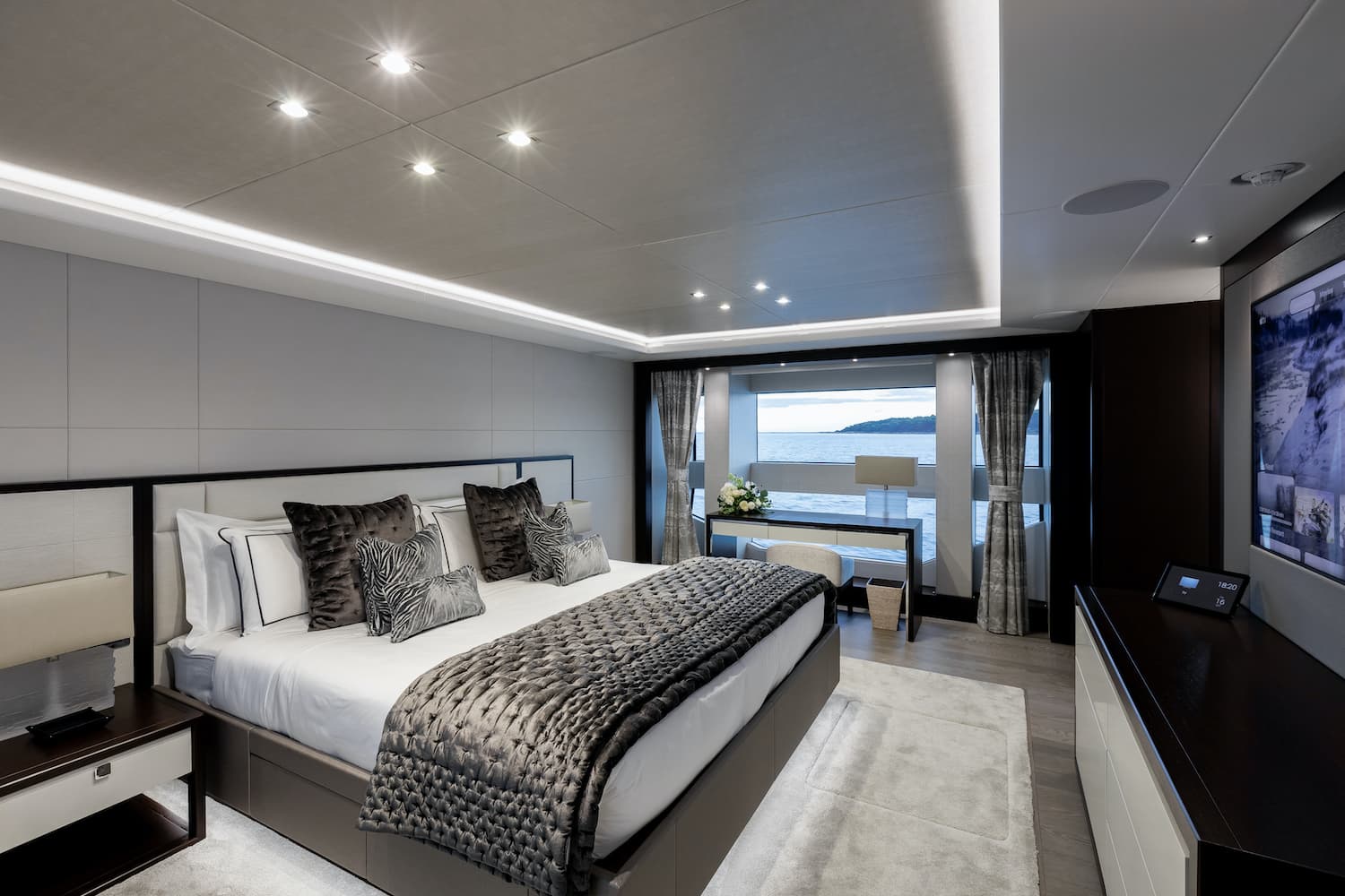 Sedative Yacht Accommodation - Sunseeker Charter